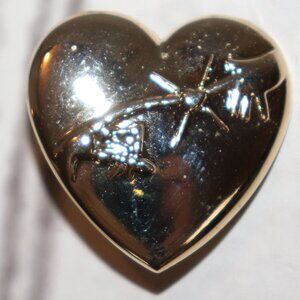 💫❤️🌠 GOLD ET UNIVERSAL STUDIOS HEART BROOCH · 1" WIDE